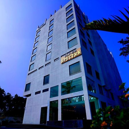 Kay-Em Spectra Hotel 钦奈 外观 照片