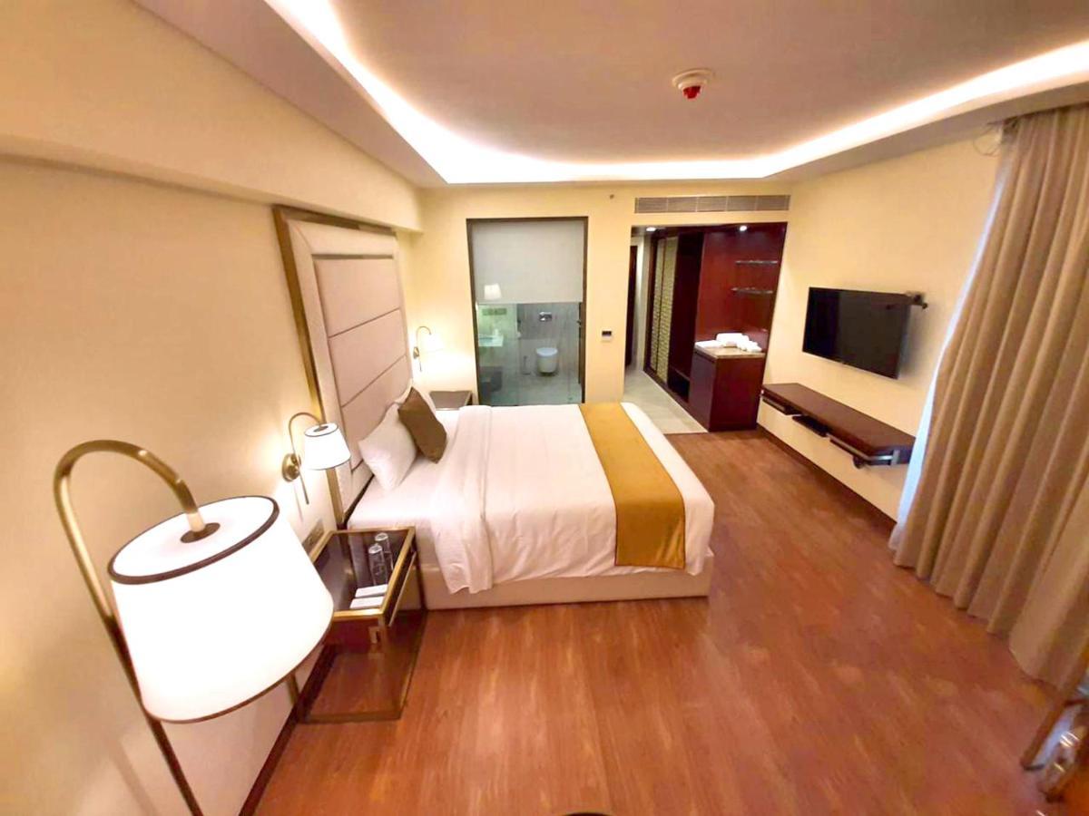 Kay-Em Spectra Hotel 钦奈 外观 照片